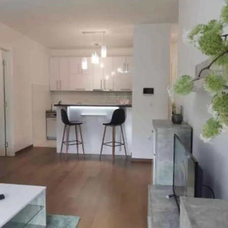 Apartment Square *